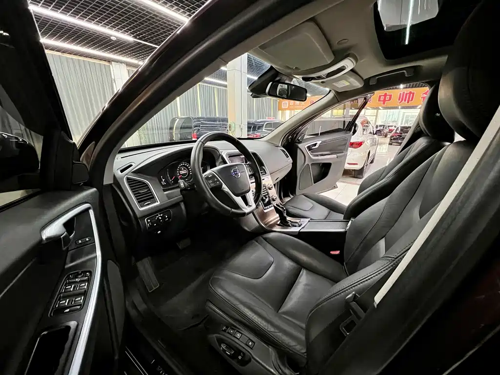 Volvo XC60 2017 T5 AWD Momentum Plus
