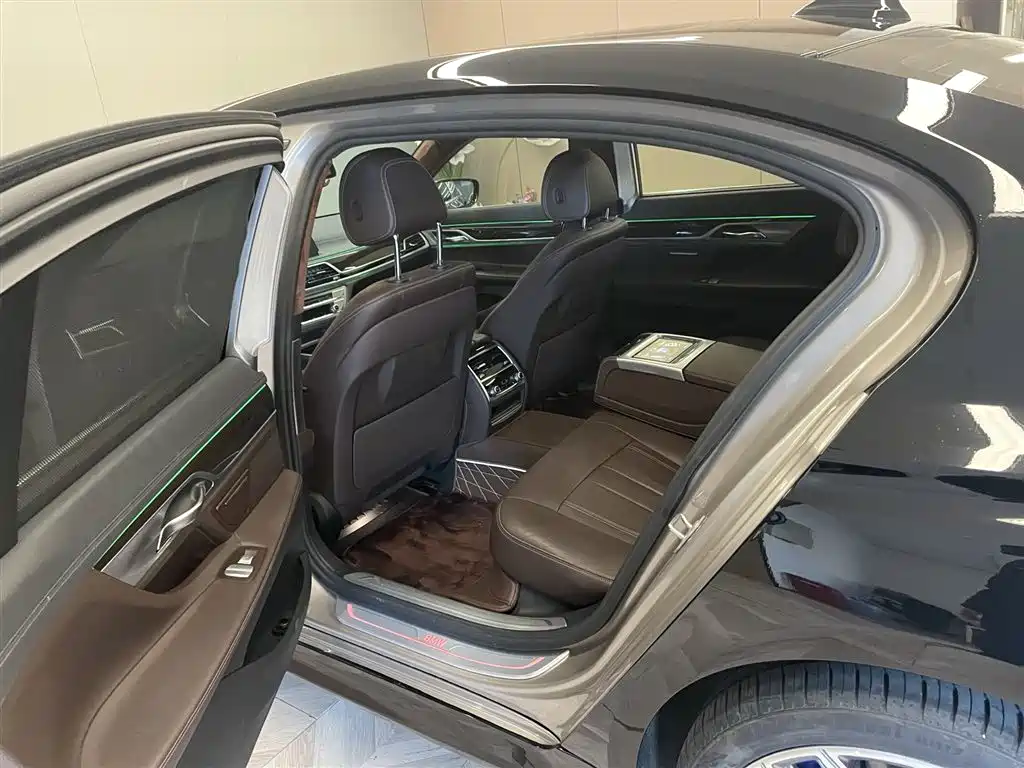 BMW 7 Series 2016 730Li Leading Edition - фото 25