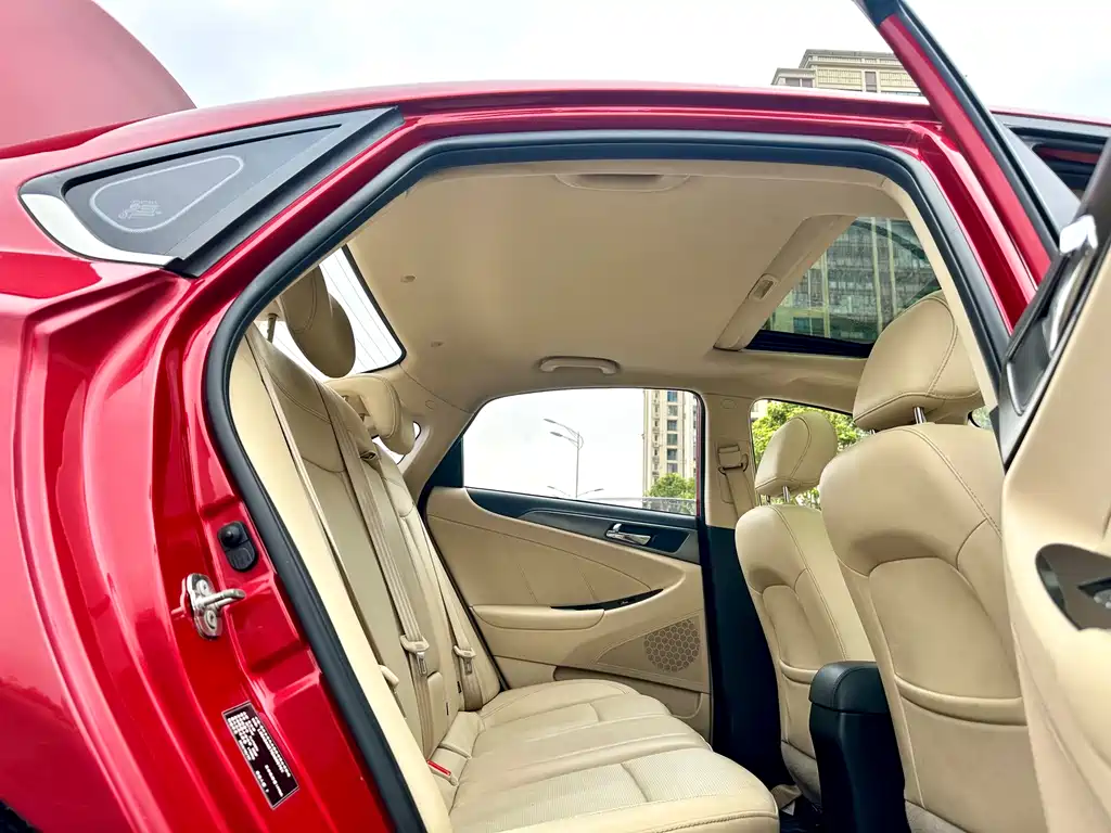 Eado 2015 1.6L Automatic Luxury