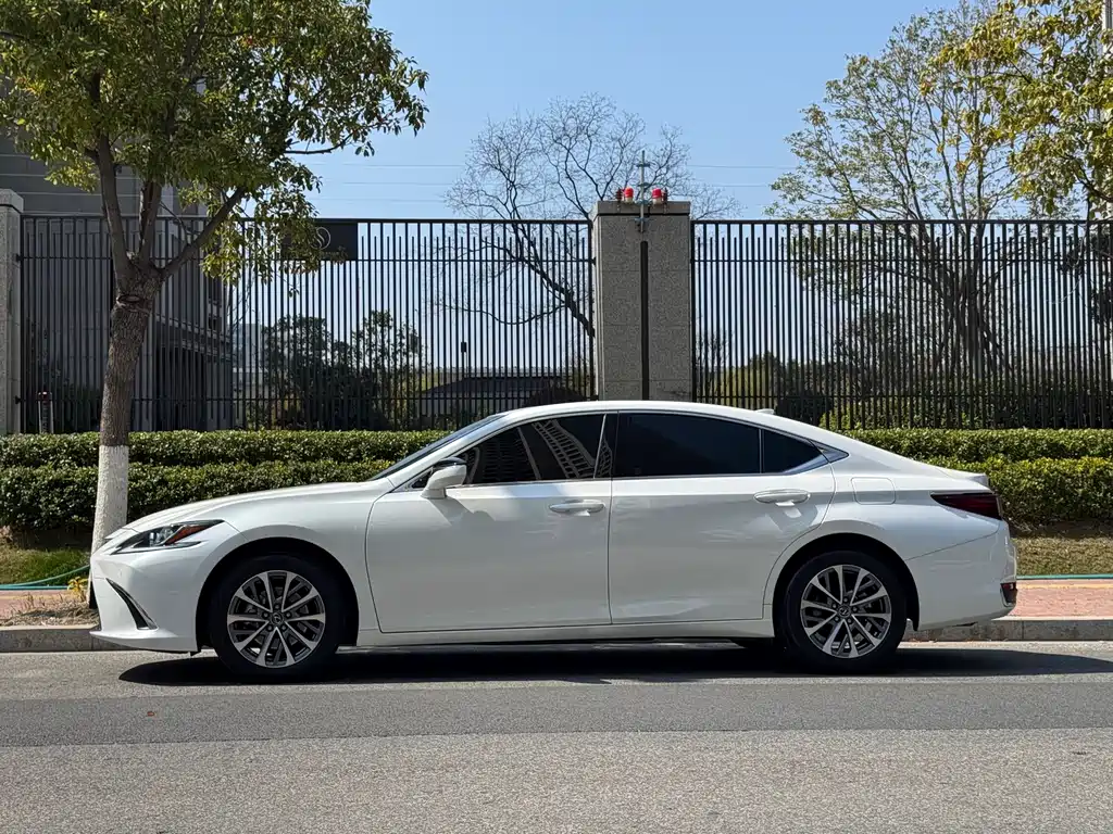 Lexus ES 2023 200 Excellence Edition
