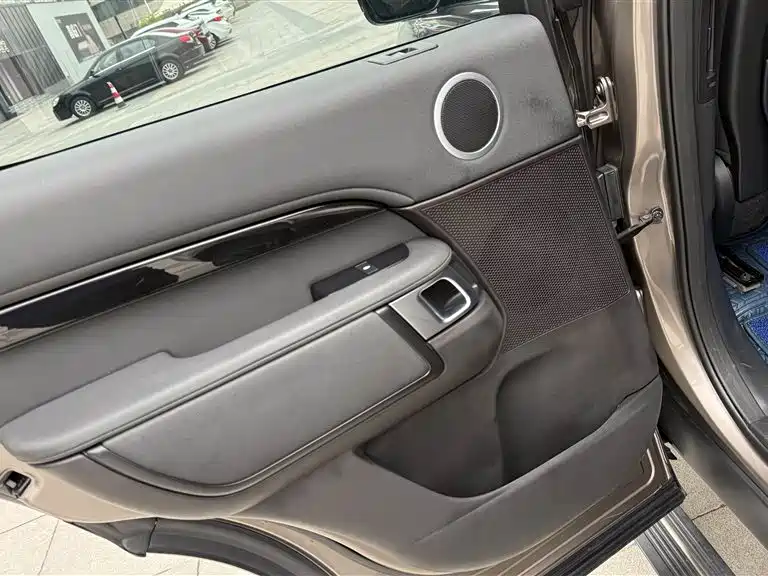 Land Rover Discovery 2017 3.0 SC V6 S