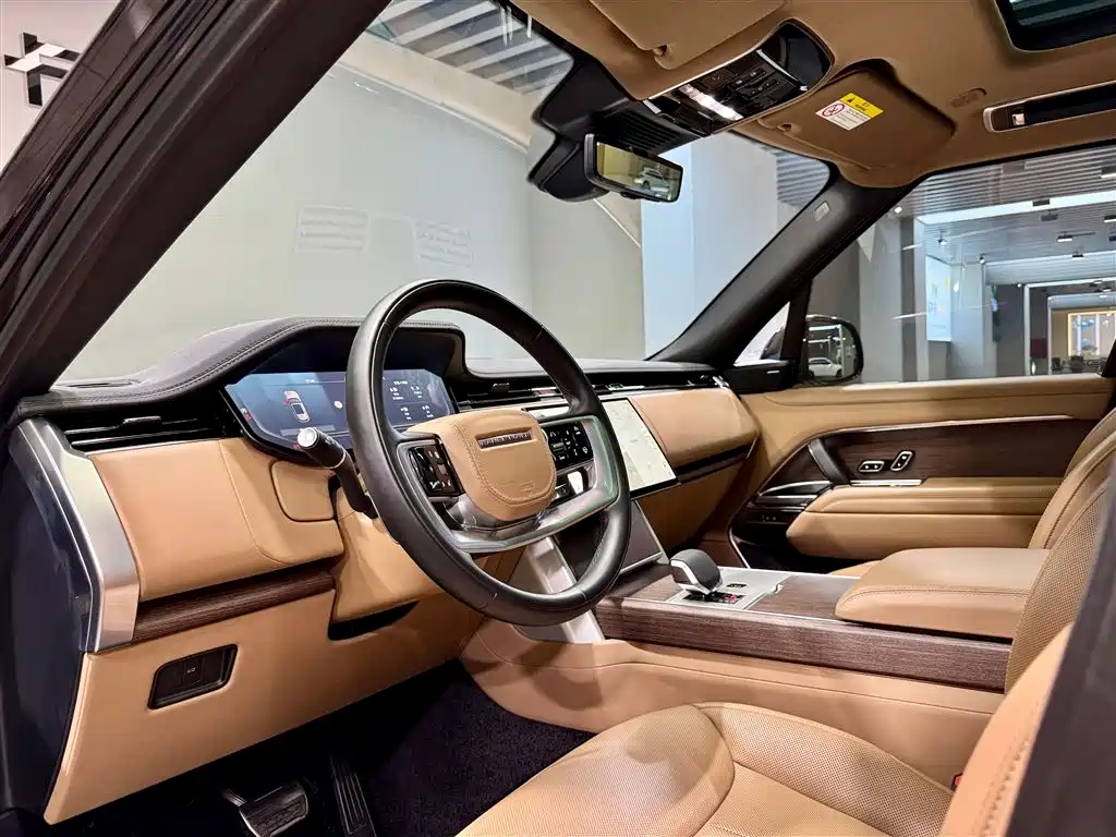 Range Rover 2024 model 3.0 L6 400PS SE LWB 7-seater