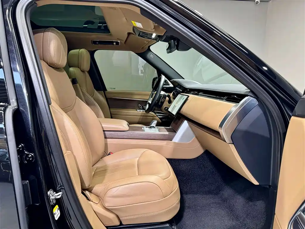 Range Rover 2024 model 3.0 L6 400PS SE LWB 7-seater