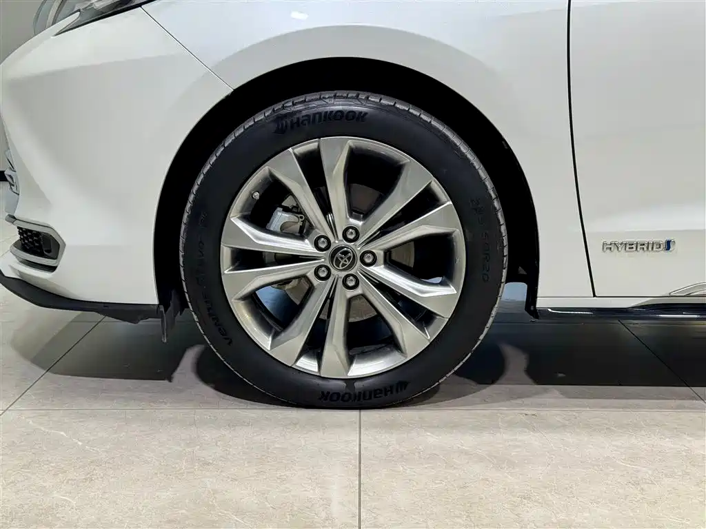 Toyota Sienna 2023 2.5L Hybrid Platinum Edition