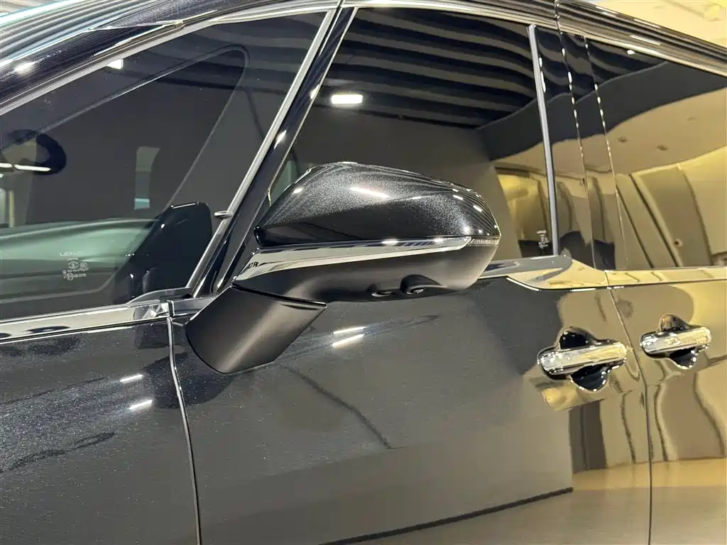 Lexus LM 2023 350h 7-Seat Elegant Edition