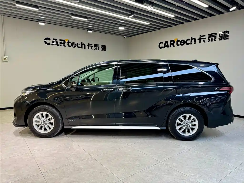 Toyota Granvia 2024 2.5L Hybrid Comfort Edition