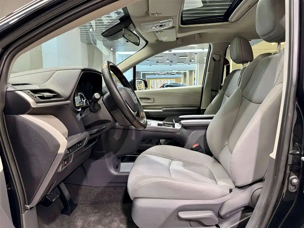 Toyota Granvia 2024 2.5L Hybrid Comfort Edition