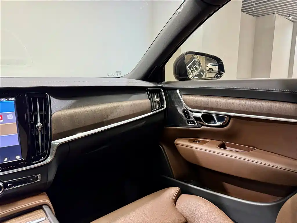 Volvo S90 2025 B5 Zhiyuan Luxury Edition