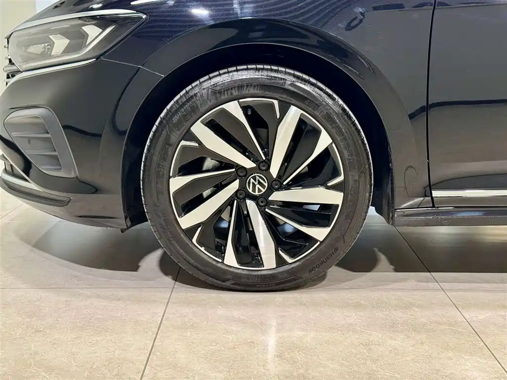Volkswagen Passat 2025 Elite Edition 330TSI