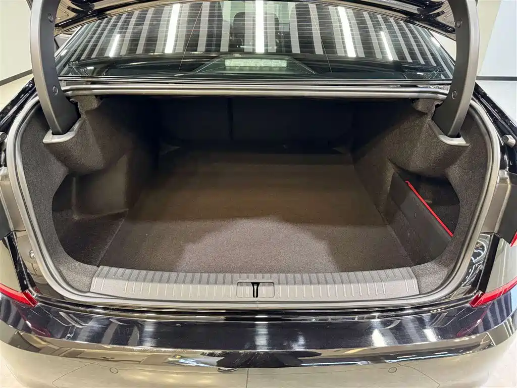 Volkswagen Passat 2025 Elite Edition 330TSI