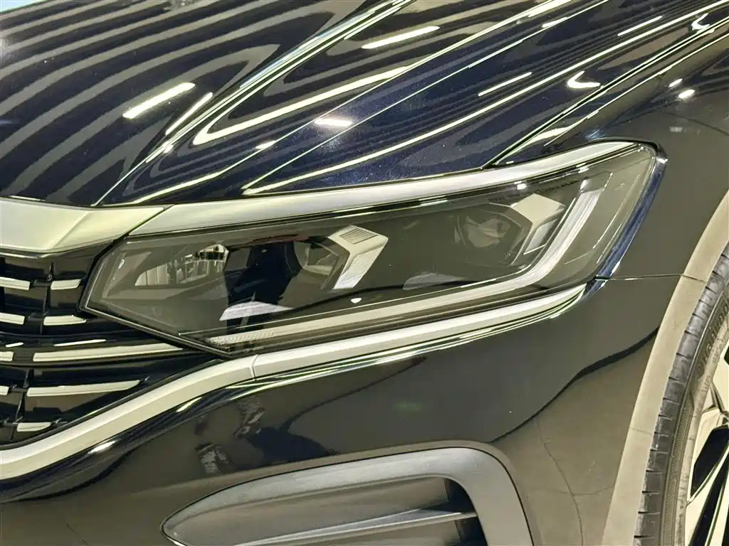 Volkswagen Passat 2025 Elite Edition 330TSI