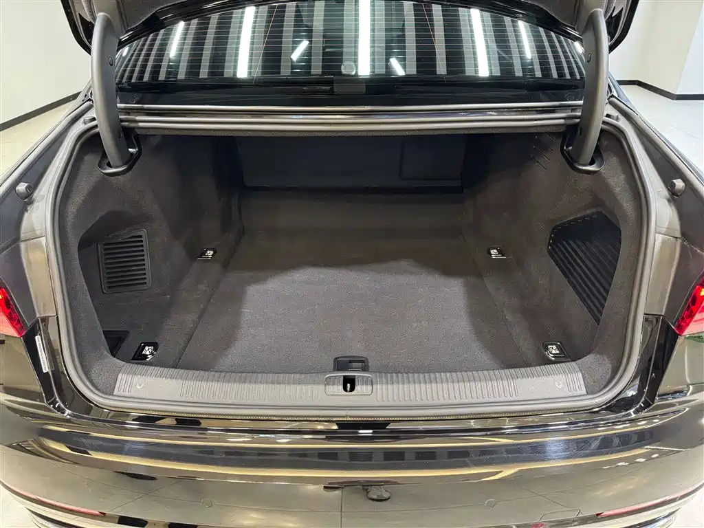 Audi A8L 50 TFSI quattro