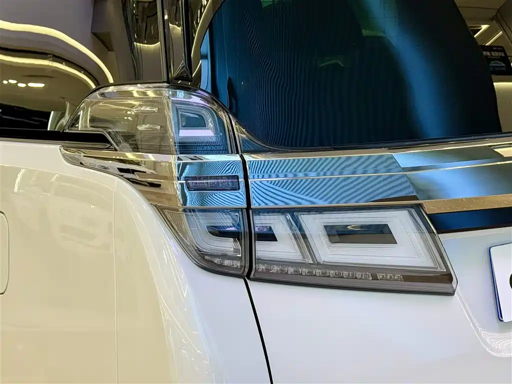 2021 Toyota Vellfire Crown Hybrid 2.5L HV Premium Edition