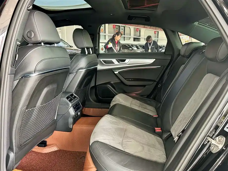Audi A6L 2023 45 TFSI Quattro Dynamic Selection