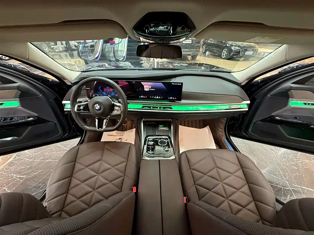 BMW 7 Series 2023 735Li M Sport Package
