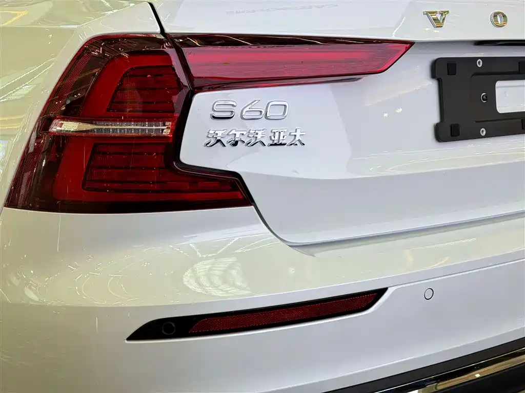 Volvo S60 2026 B4