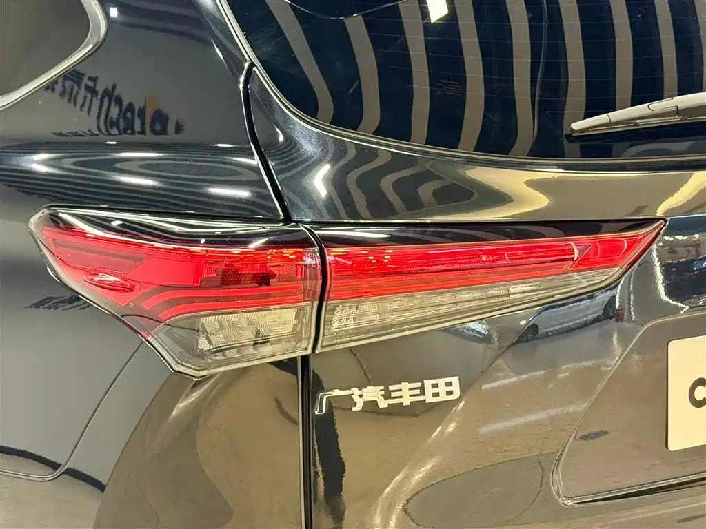 Highlander 2023 2.5L HEV AWD Premium 7-Seater