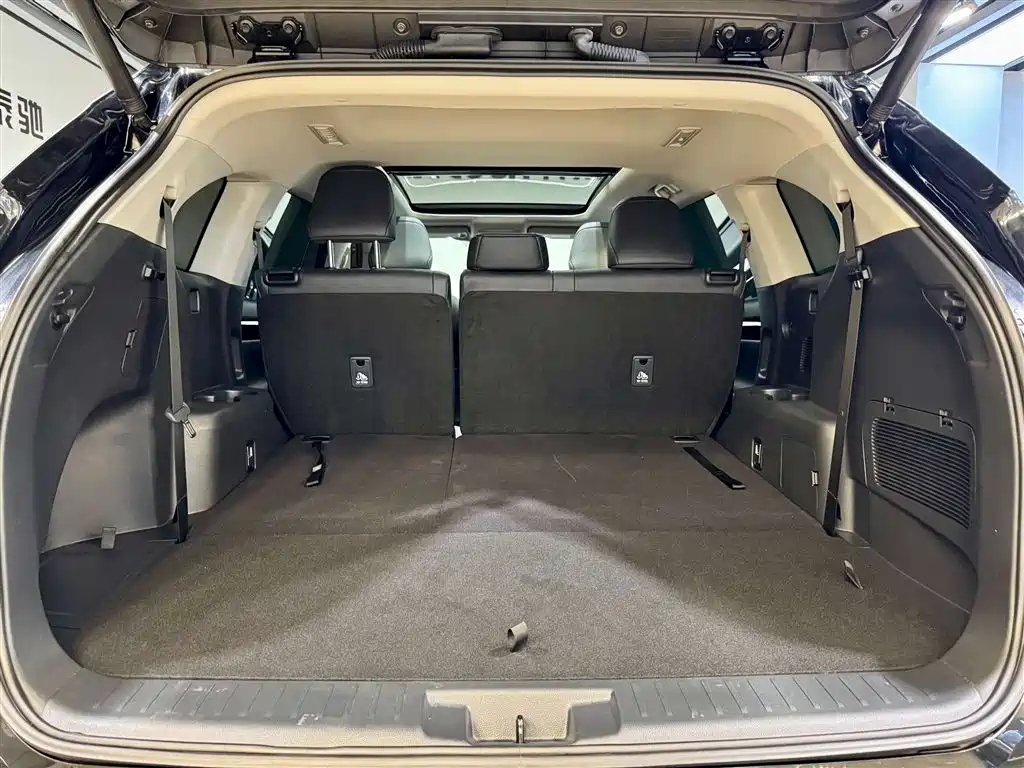 Highlander 2023 2.5L HEV AWD Premium 7-Seater