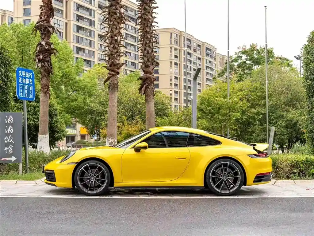 Porsche 911 Carrera