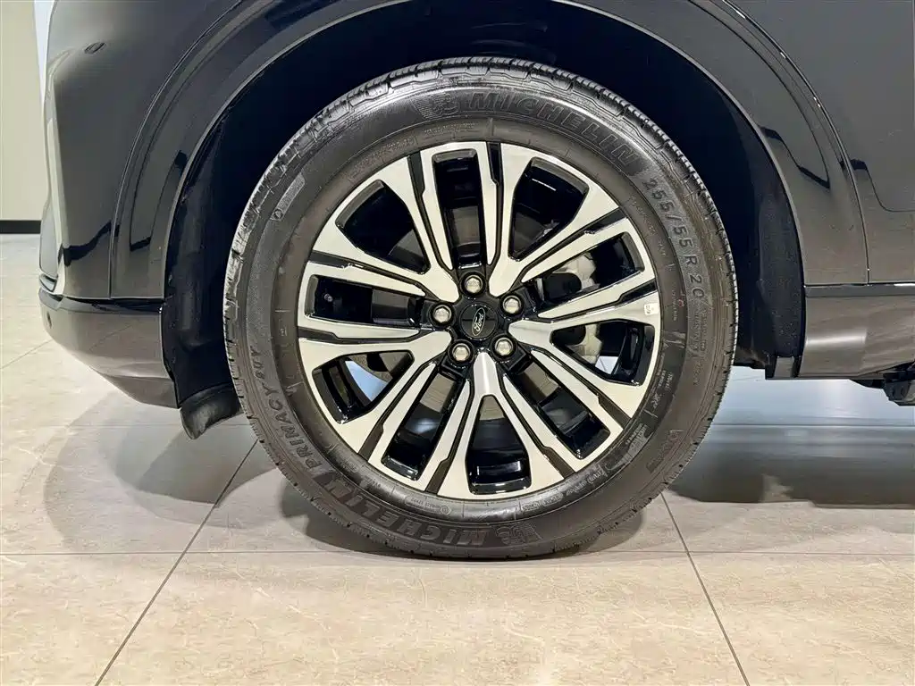 2024 Ford Explorer 2.3T EcoBoost 4WD Titanium Edition 7-Seater