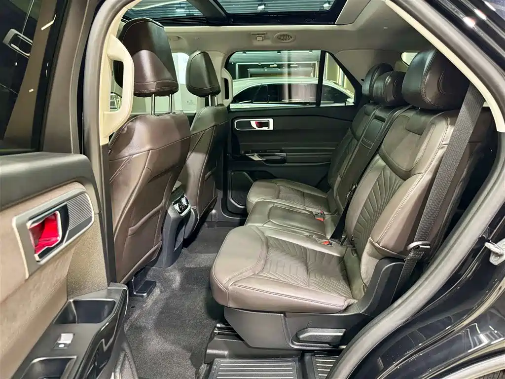 2024 Ford Explorer 2.3T EcoBoost 4WD Titanium Edition 7-Seater