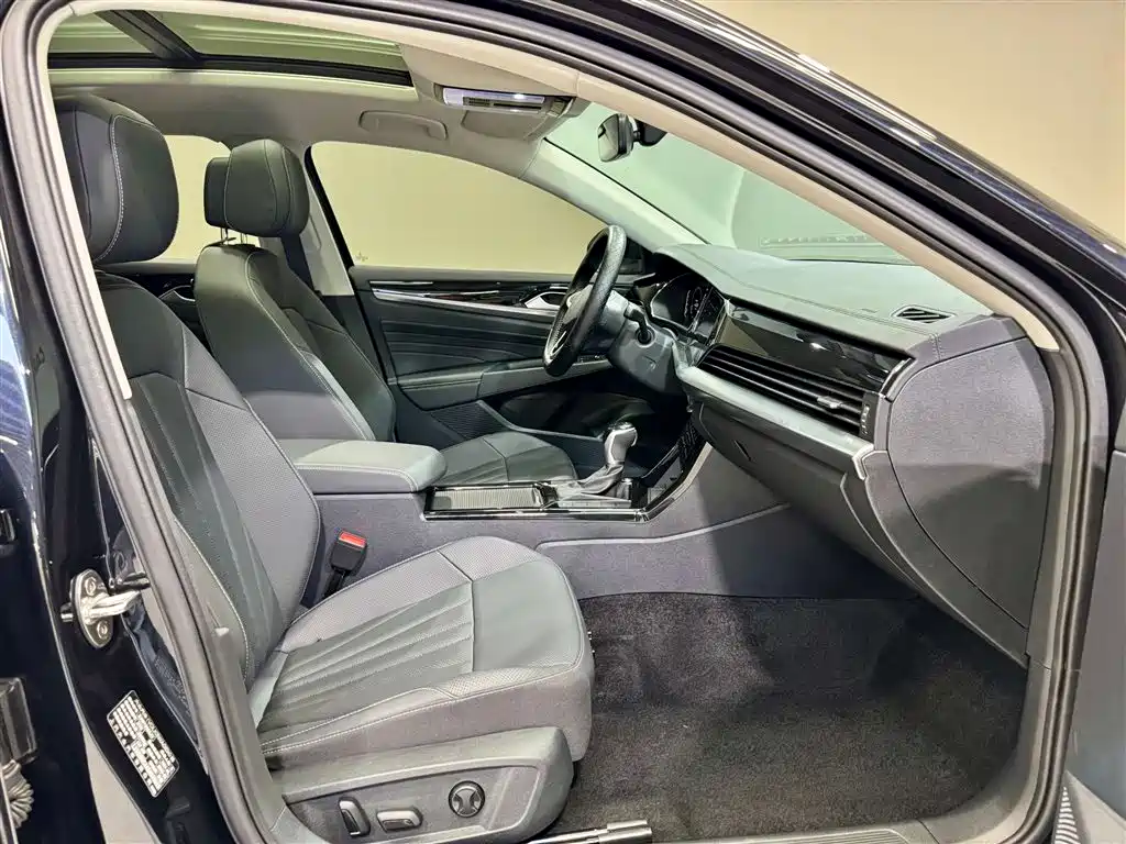 Volkswagen Passat 2025 Elite Edition 330TSI