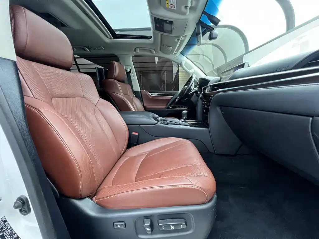 Lexus LX 2016 570 Dynamic Luxury Edition