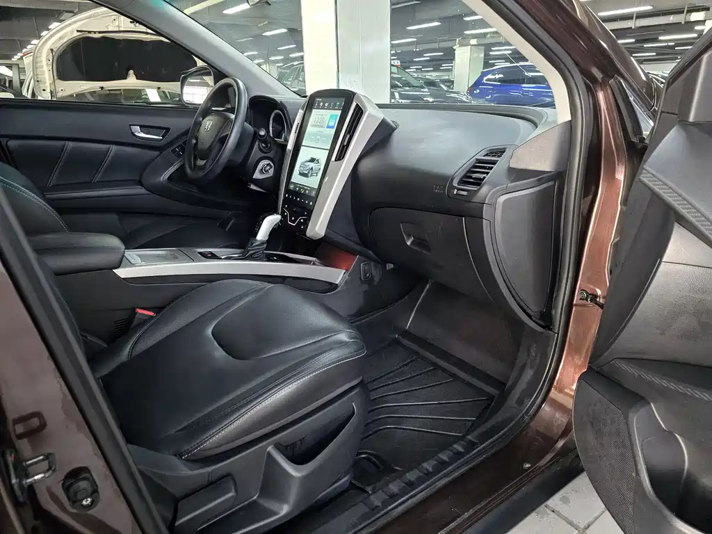 Luxgen U6 SUV 2016 1.8T Fashion Value Edition