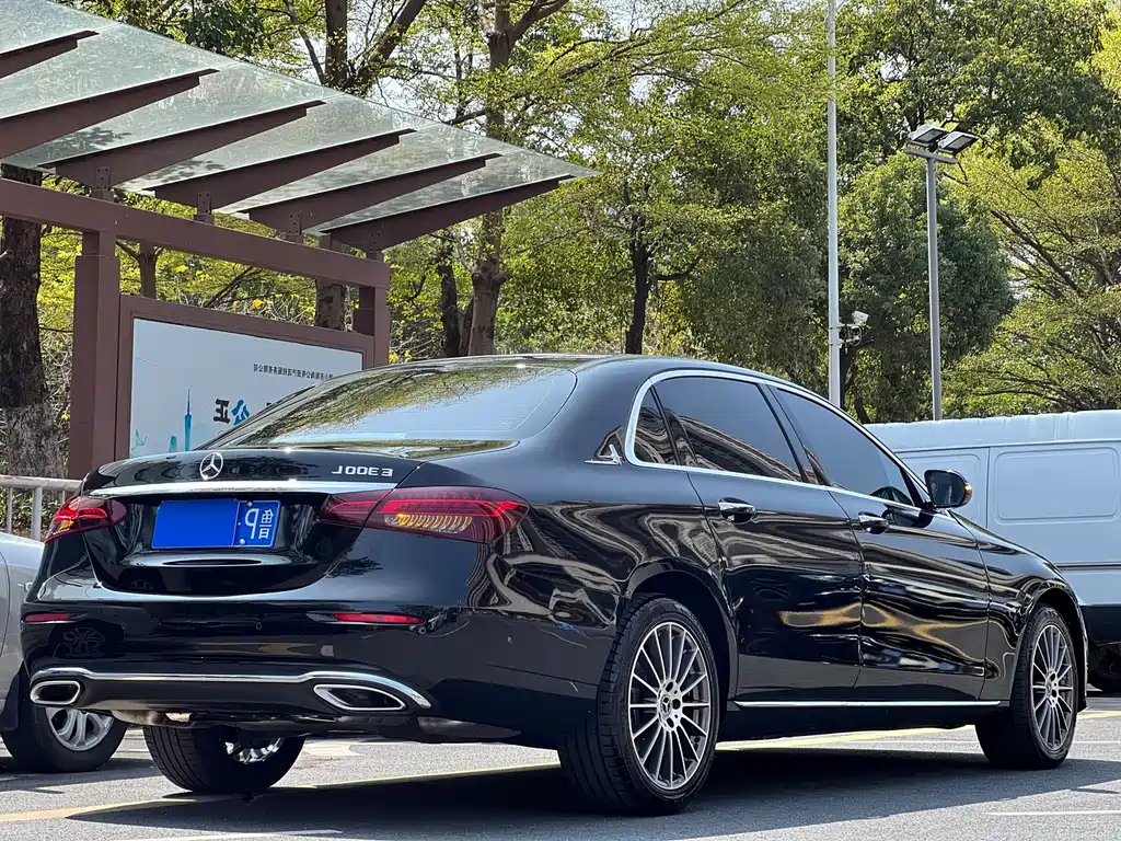 Mercedes-Benz E-Class 2023 E 260 L