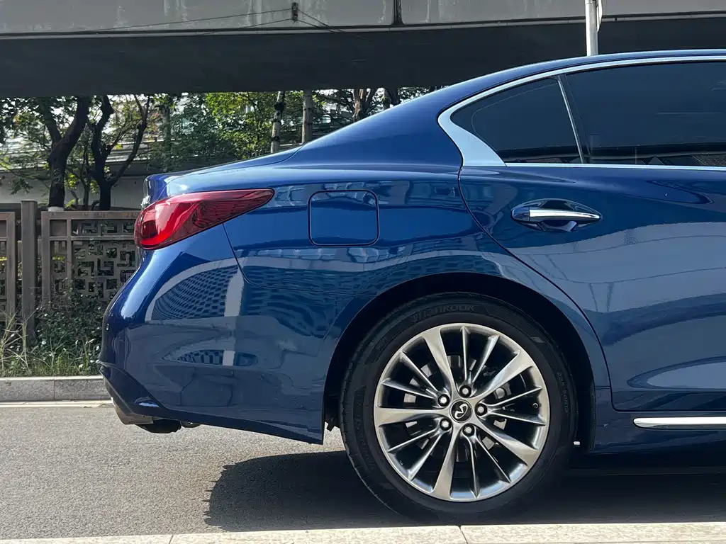 Infiniti Q50L 2.0T