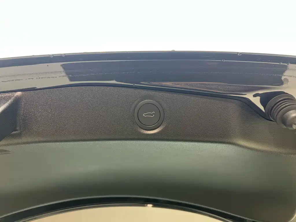 Model 3 RWD (2025 Refresh)