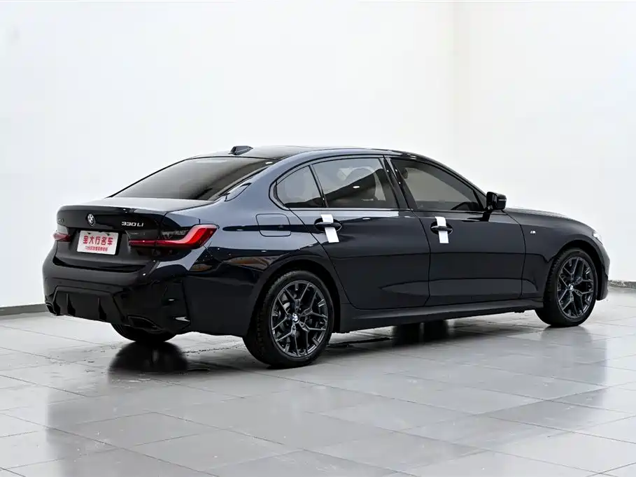 BMW 3 Series 2025 330Li M Sport Night Edition