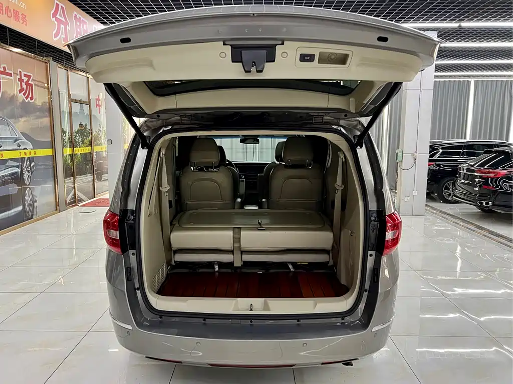 Buick GL8 2017 25S Luxury Model