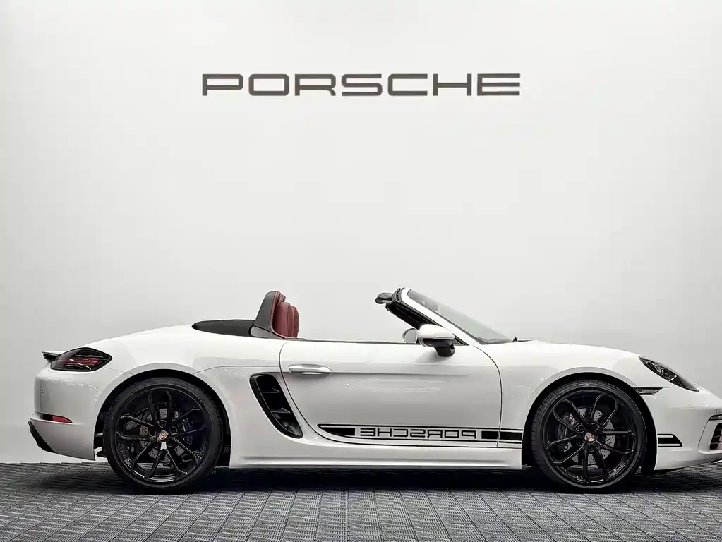 Porsche 718 Boxster 2.0T (2025)