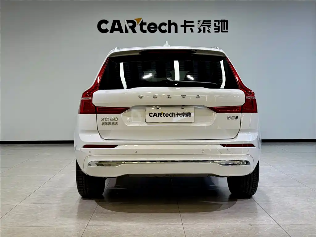 Volvo XC60 2025 B5 AWD Momentum Luxury Edition