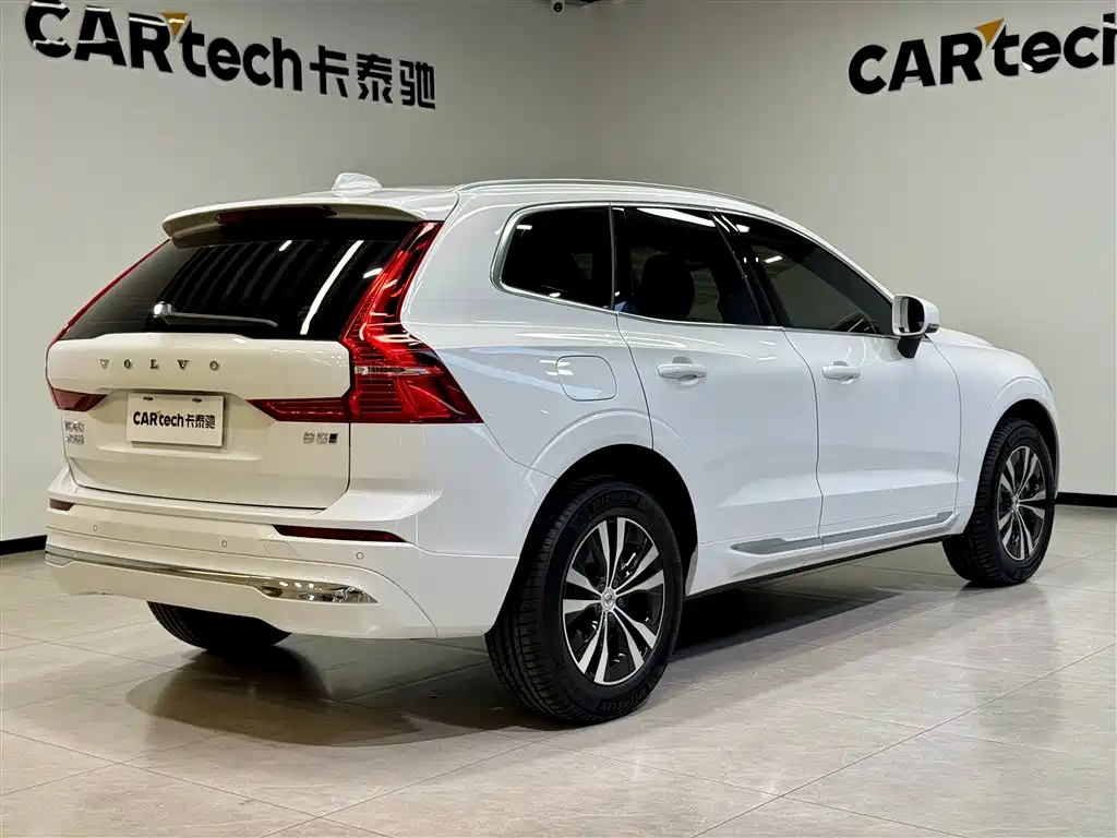 Volvo XC60 2025 B5 AWD Momentum Luxury Edition