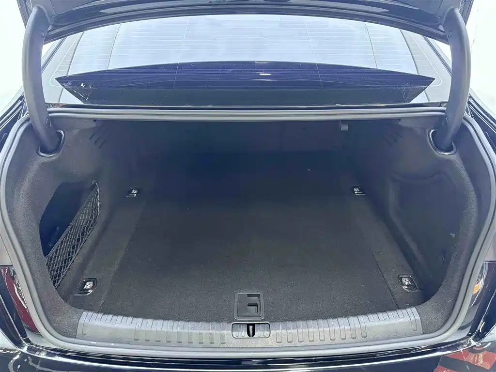 Audi A6L 2019 40 TFSI Luxury Elegant Trim