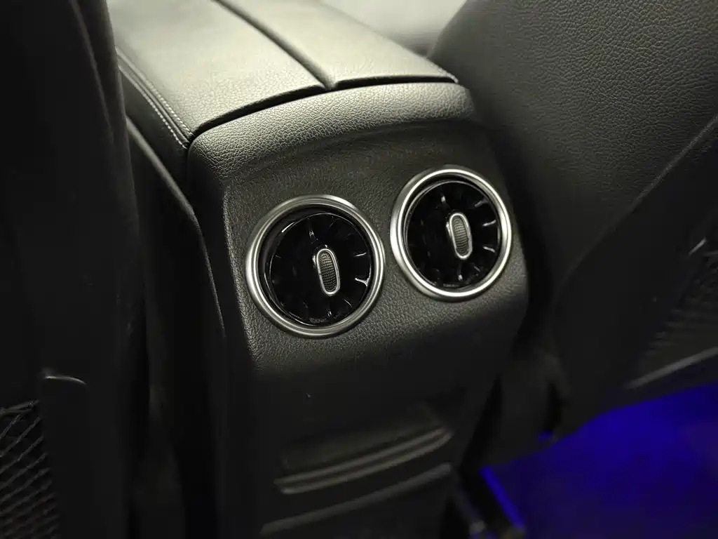 Mercedes-Benz GLB 200 2021