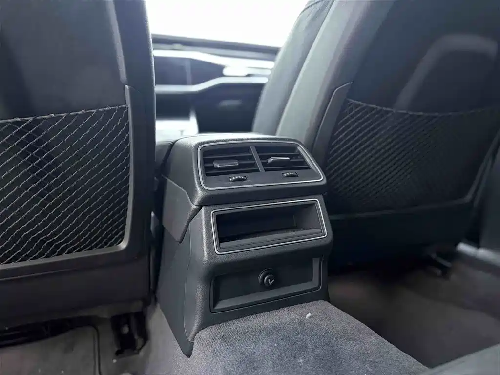 Audi A6L 2019 40 TFSI Luxury Elegant Trim