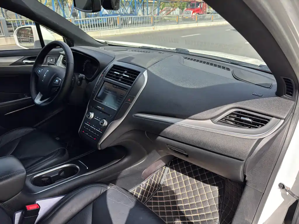 Lincoln MKC 2014 model 2.0T FWD Premium Edition