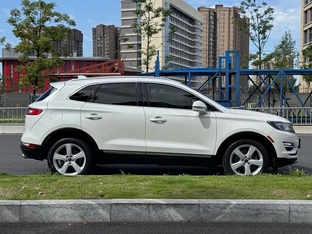 Lincoln MKC 2014 model 2.0T FWD Premium Edition