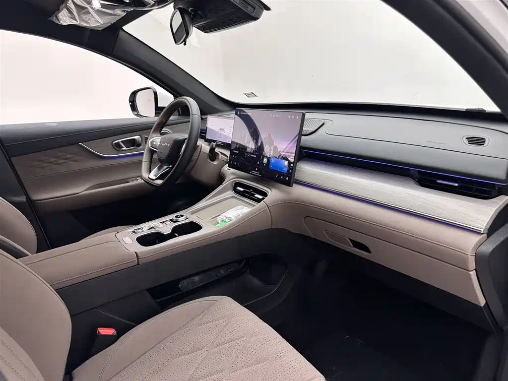 Chery Tiggo 8 PLUS 2025 290TGDI DCT Momentum Edition