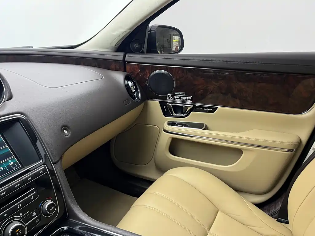 Jaguar XJL 2015 3.0 SC RWD Panoramic Business Edition