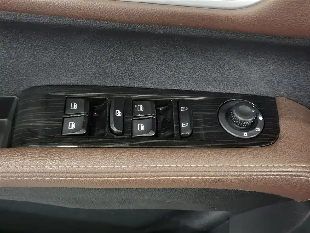 SWM X7 2017 1.5T Automatic Zhixiang 7-Seater