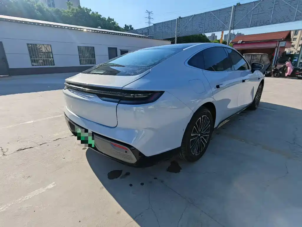 Galaxy Xingyao 8 2025 130km EM-i Prestige Edition