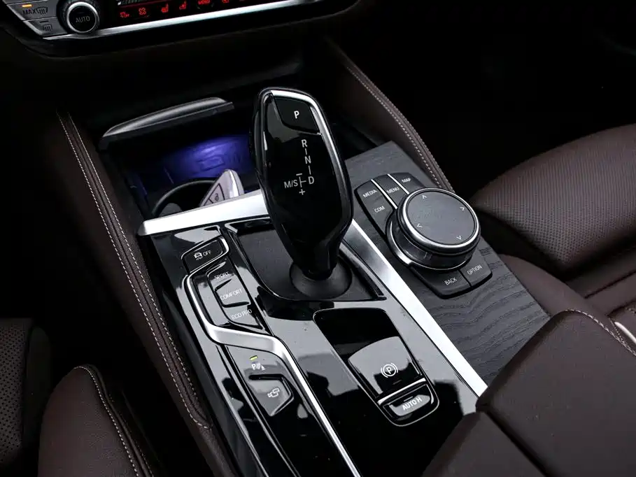 BMW 5 Series 2023 Facelift 530Li Exclusive M Sport Package - фото 9