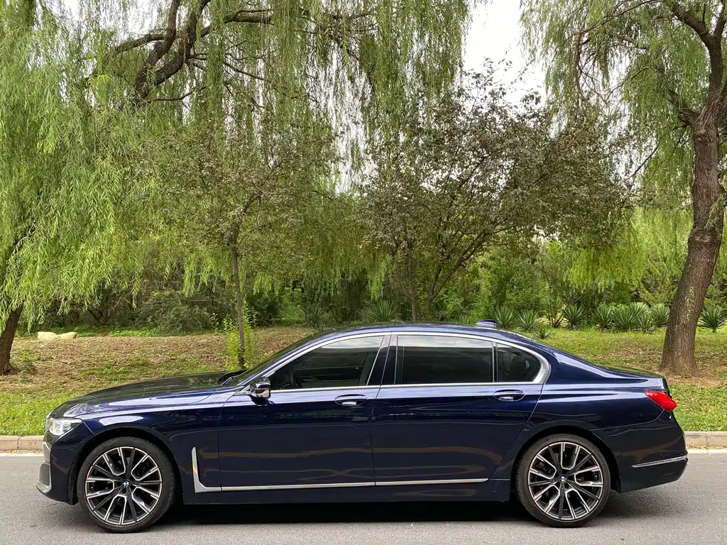 BMW 7 Series 2022 740Li xDrive Executive Luxury Package - фото 3