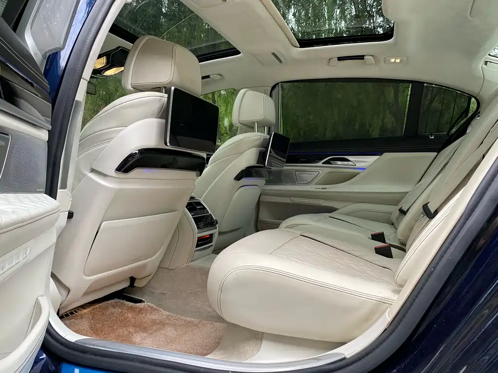 BMW 7 Series 2022 740Li xDrive Executive Luxury Package - фото 5