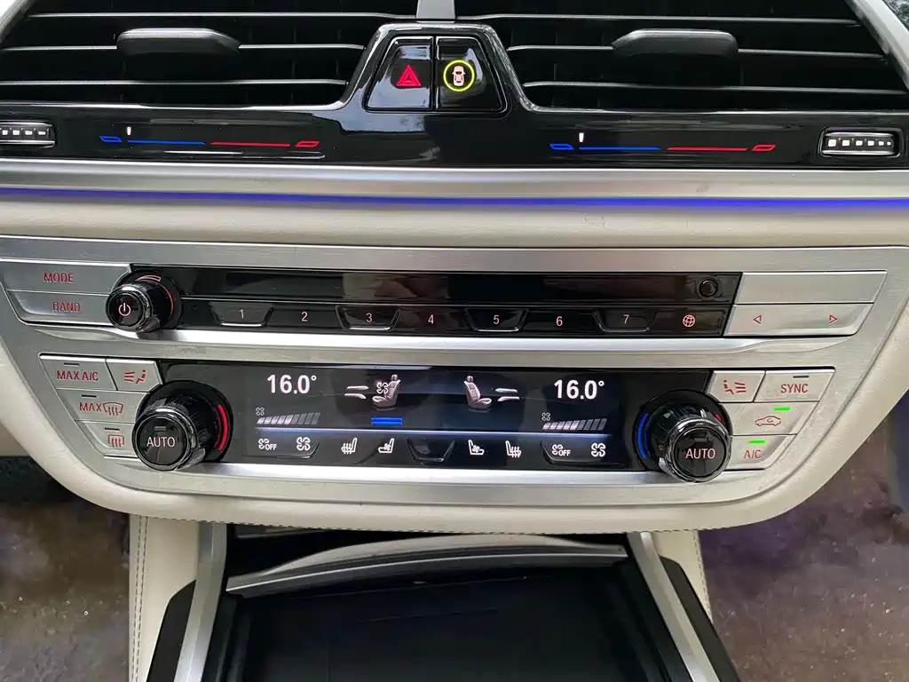 BMW 7 Series 2022 740Li xDrive Executive Luxury Package - фото 25