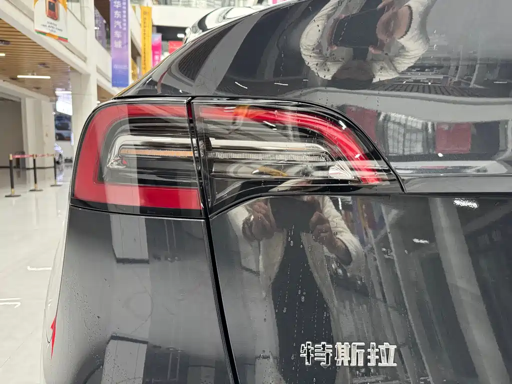 Tesla Model Y 2024 RWD